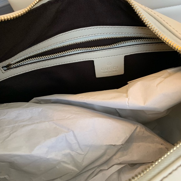 Authentic Gucci Cream Horsebit Hobo Bag - Picture 3 of 10